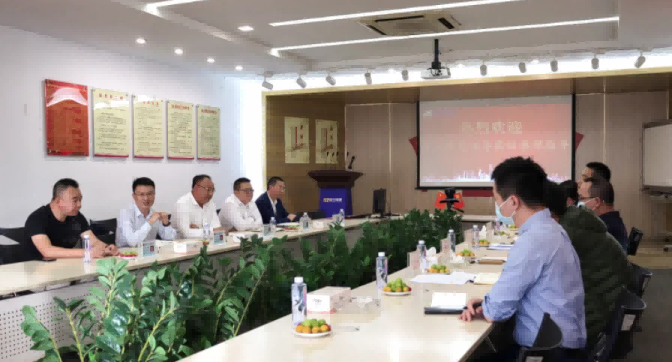 东莞市工信局与镇经发局领导莅临royal皇家88参观指导
